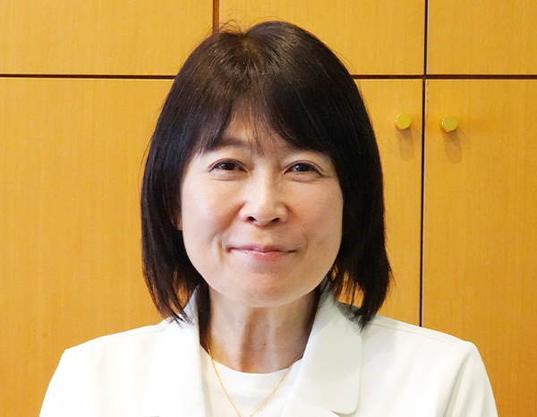 皆川朋子氏の写真